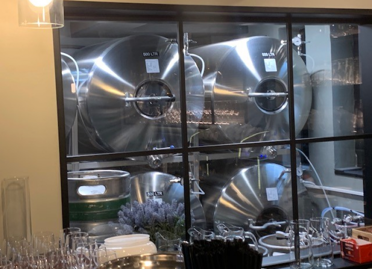 Nieuwe installatie bij restaurant in Praag